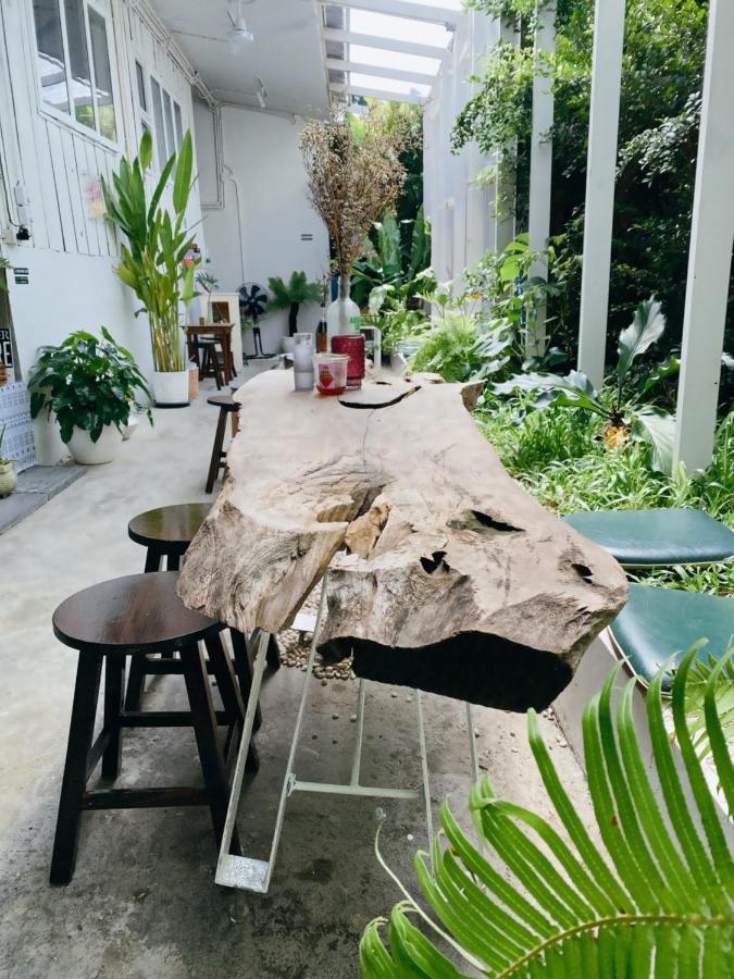 The Park Society Hostel Chiang Mai Bagian luar foto