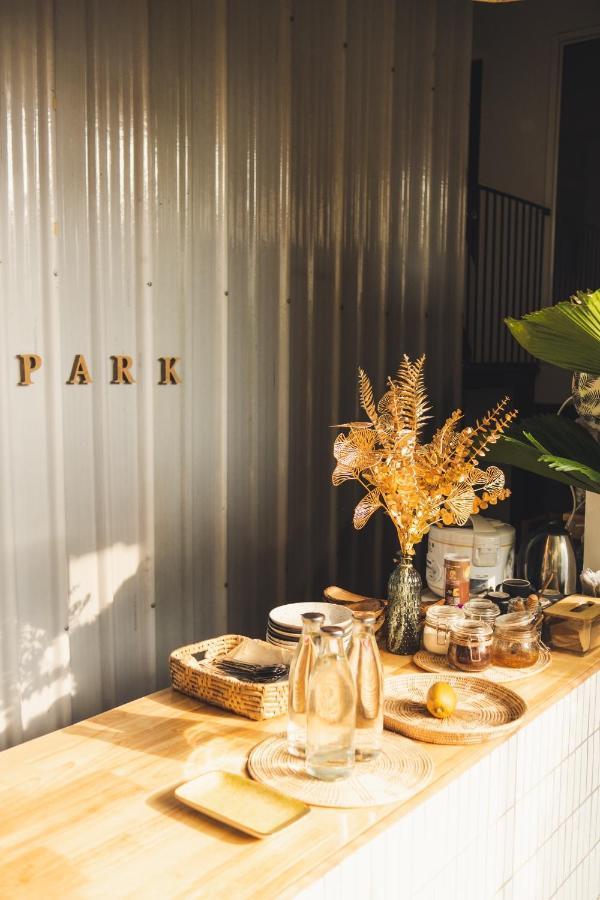 The Park Society Hostel Chiang Mai Bagian luar foto