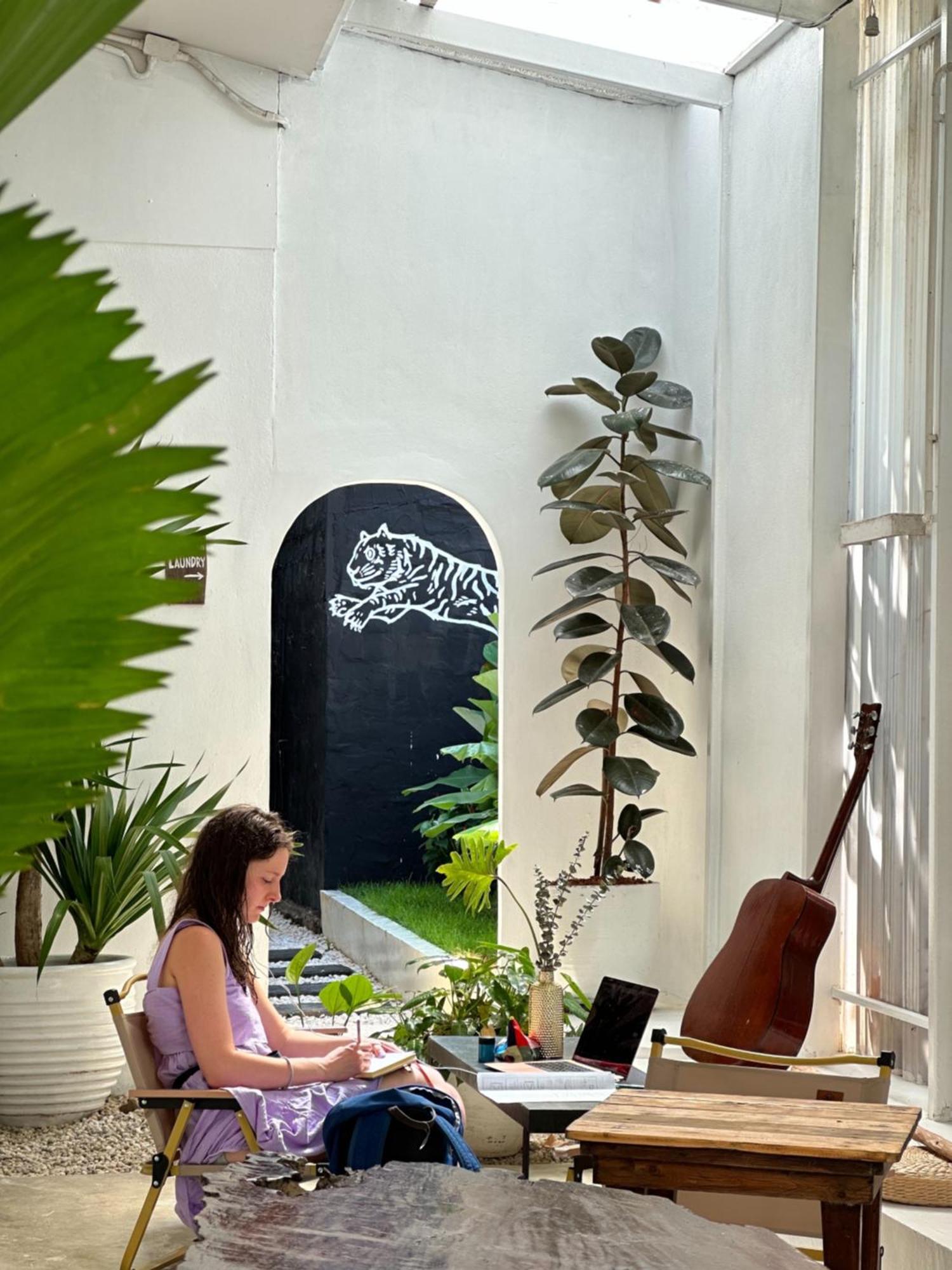 The Park Society Hostel Chiang Mai Bagian luar foto