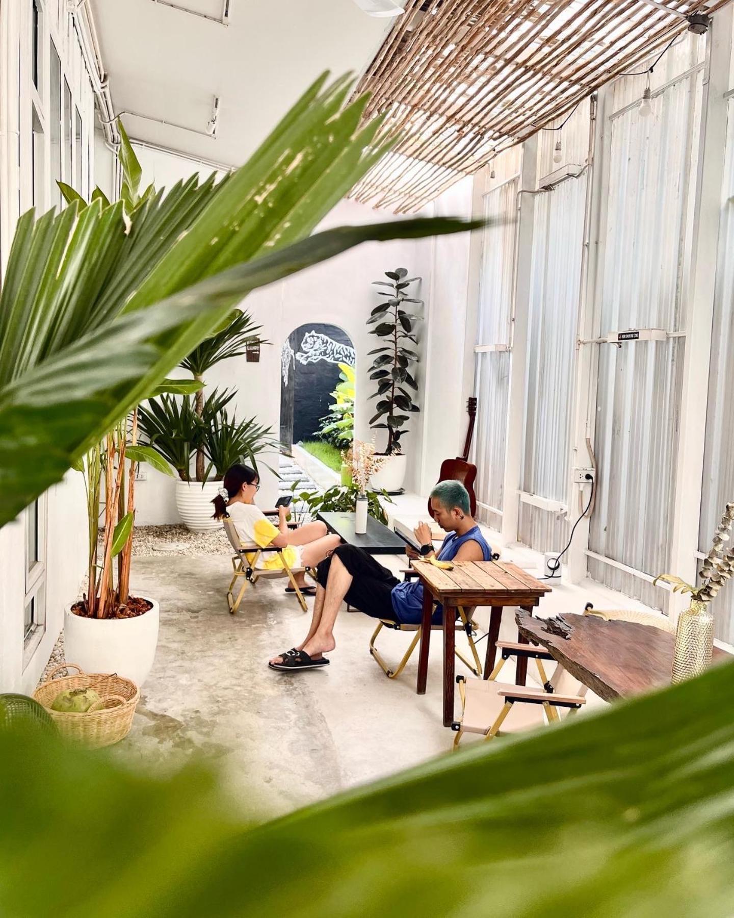 The Park Society Hostel Chiang Mai Bagian luar foto