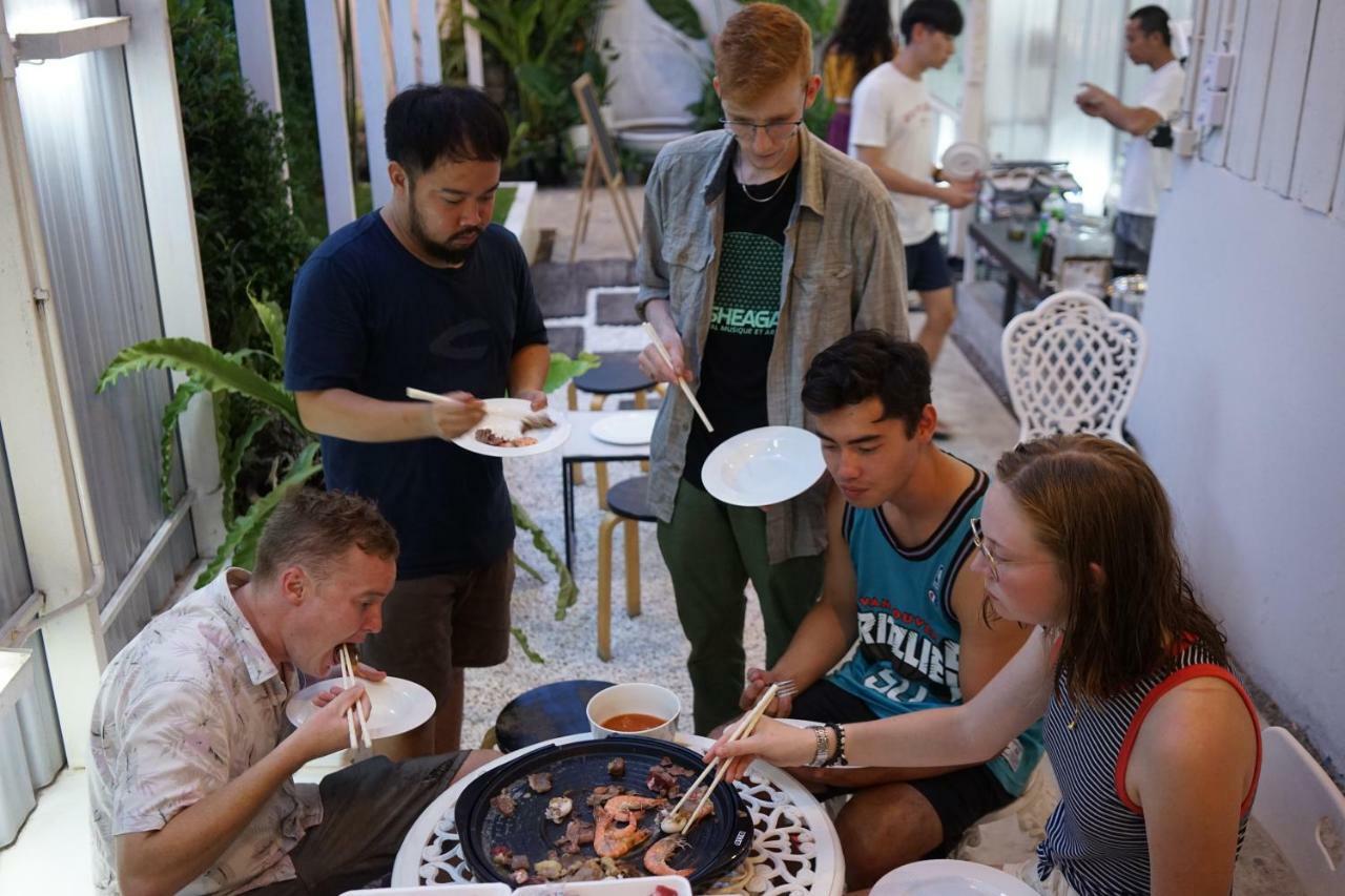 The Park Society Hostel Chiang Mai Bagian luar foto
