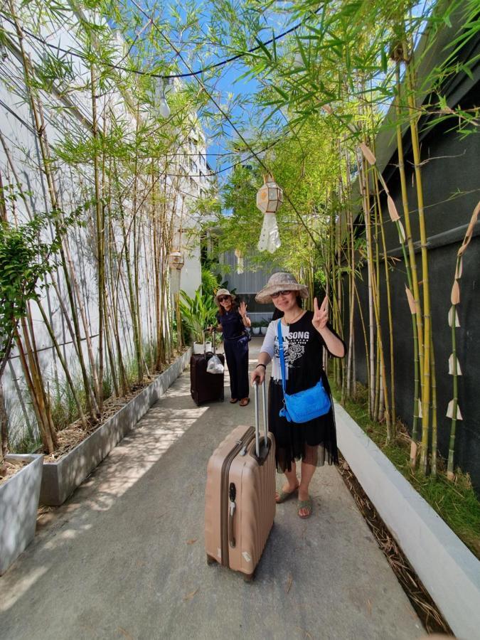 The Park Society Hostel Chiang Mai Bagian luar foto